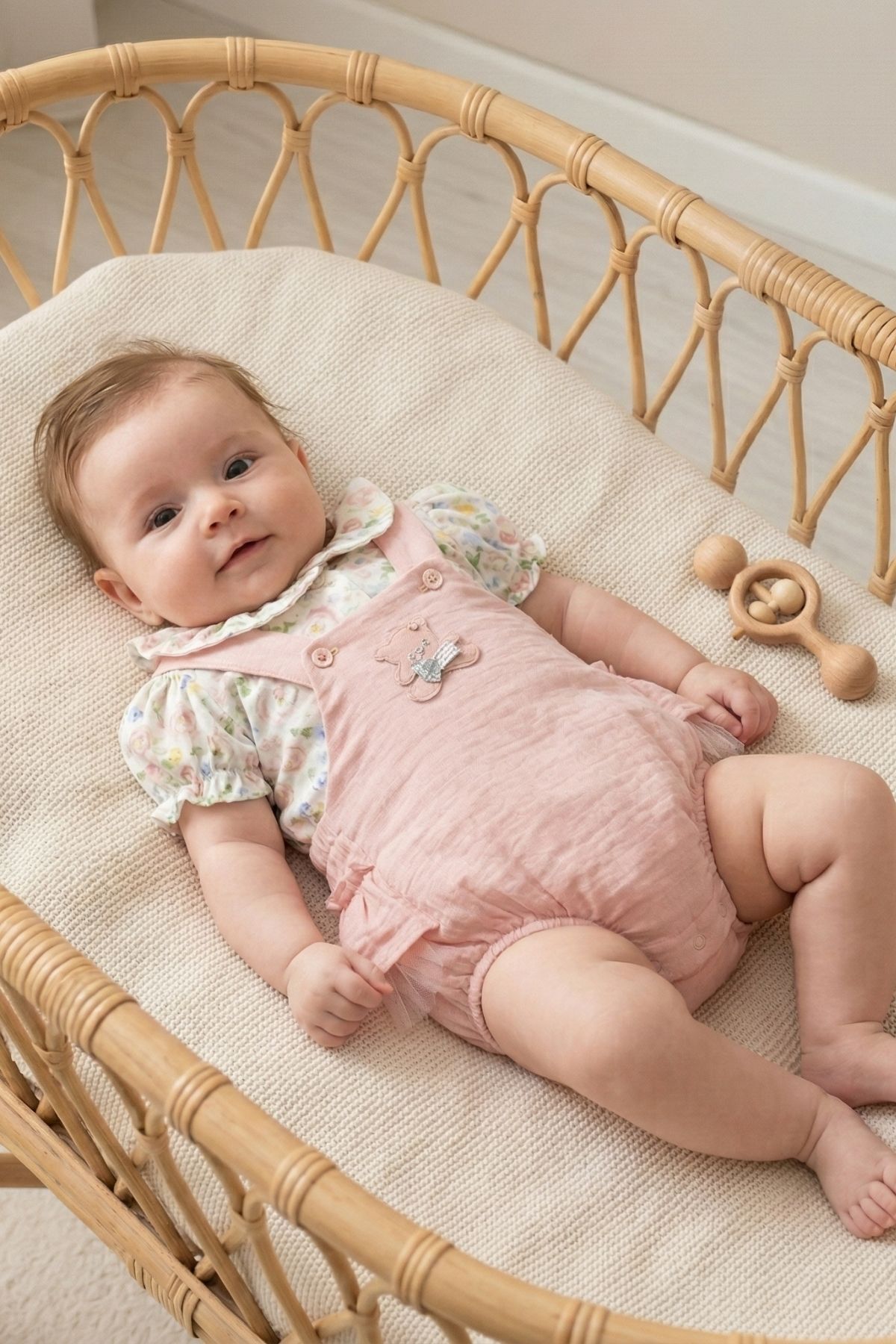 Bayramlık %100 Pamuklu Müslin, Çiçek Baskılı Fırfır Detaylı Kız Bebek Romper, Tulum